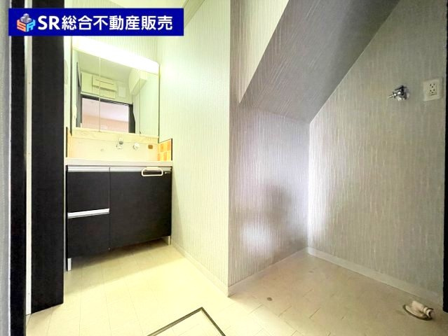 池島町2丁目中古戸建の独立洗面台|朝の身支度には欠かせない独立洗面化粧台