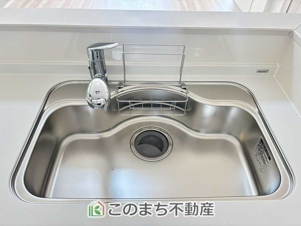 リガーレ宇都宮市針ヶ谷8期のキッチン|大きなシンク付きで、洗い物も楽々できます。
