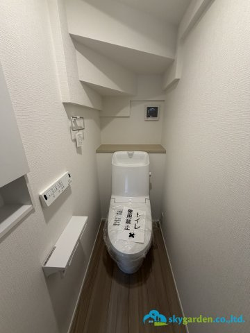 平塚市山下　新築戸建　全2棟1号棟のトイレ