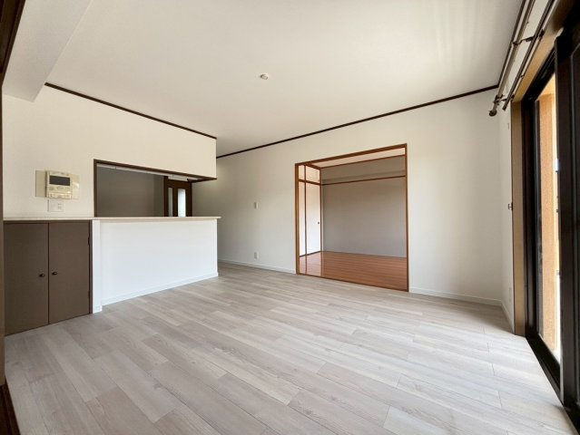 ダイアパレスツインコート下大利弐番館の居間・リビング