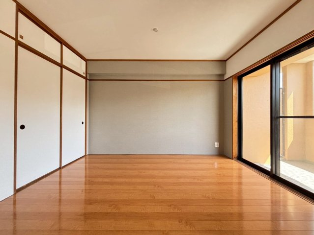 ダイアパレスツインコート下大利弐番館の洋室