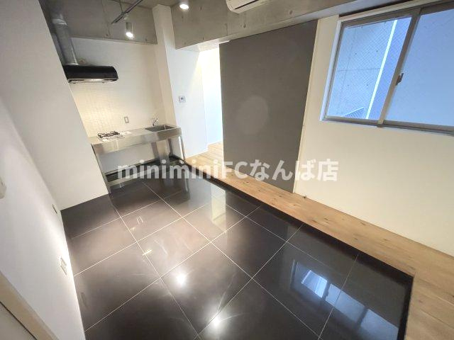 アドバンス心斎橋ネクスチャーの居間・リビング