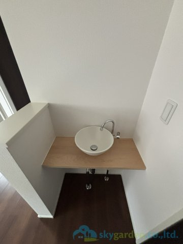 平塚市山下　新築戸建　全2棟2号棟の独立洗面台