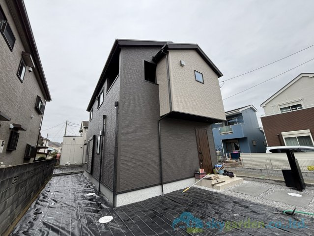 平塚市山下　新築戸建　全2棟2号棟の外観|シンプルでありながら上品な佇まい。長く愛されるデザインが魅力の住まいです。