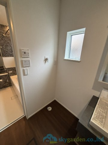 平塚市山下　新築戸建　全2棟2号棟のランドリースペース