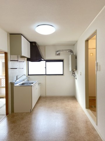 セジュールヒガシAのキッチン|DK6帖