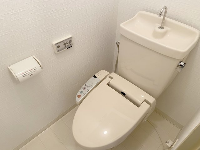 セジュールヒガシAのトイレ|温水洗浄便座
