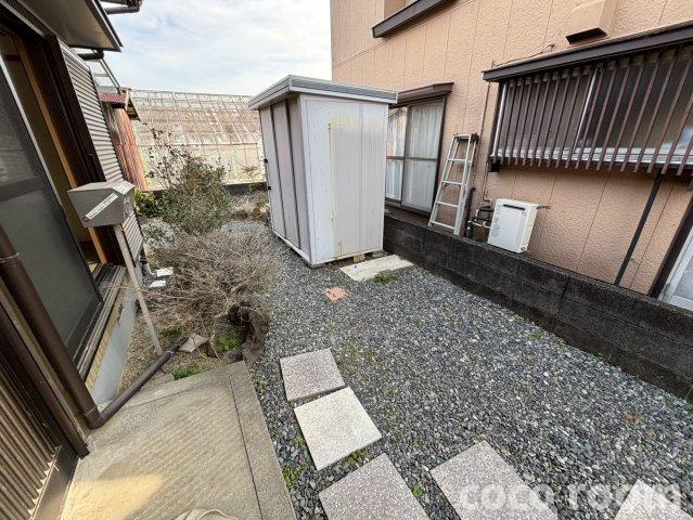 焼津市石脇借家の庭