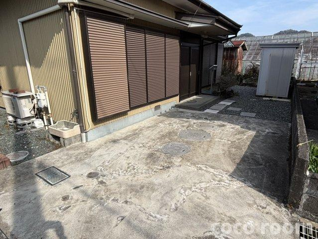 焼津市石脇借家の駐車場
