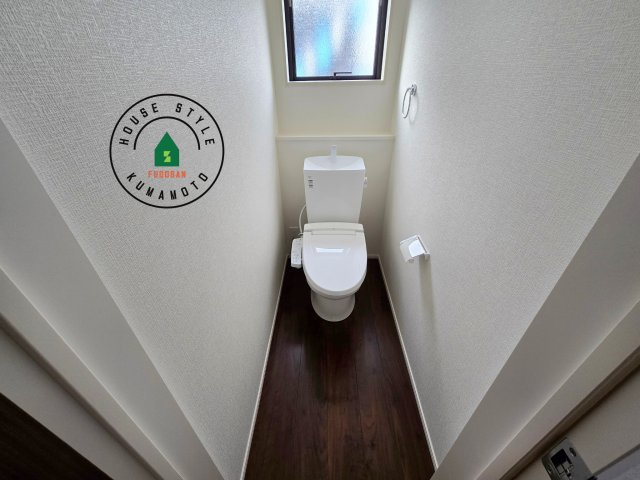 宇土市岩小曽町第3-2棟（12号棟）　の内観：施工例|温水洗浄便座を完備しております。2ヶ所にトイレがあるのは朝の慌ただしい時間も安心です。