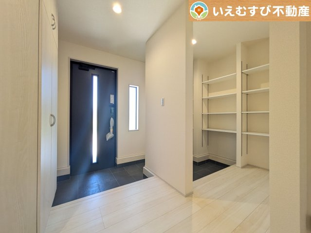 Livele Garden.S　深谷田中第3の玄関|玄関がいつも片づくシューズインクローゼット
たっぷり入る収納設備で玄関がすっきり綺麗に過ごせると快適ですよね♪