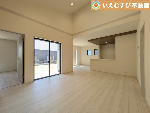 Livele Garden.S　深谷田中第3の居間・リビング|ご家族みんながゆったりくつろげるリビング
ゆとりの空間でくつろいだり遊んだり、家族の時間が楽しみですね♪