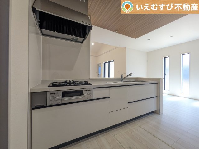 Livele Garden.S　深谷田中第3のキッチン|機能性収納性に溢れるキッチン
収納もたっぷり付いていてすっきり片付く！毎日楽しくお料理が出来そうです！