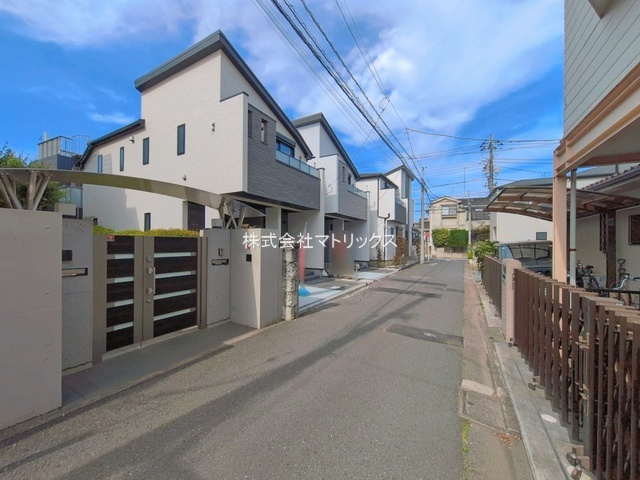 練馬区下石神井4丁目　東南角地×南道路　駅チカ限定4棟の前面道路含む現地写真