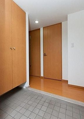 【玄関】 | レヴィーナ東京八重洲通り | 収納もある玄関です