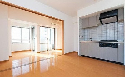 【居間・リビング】 | レヴィーナ東京八重洲通り | ゆったり過ごせる居間です