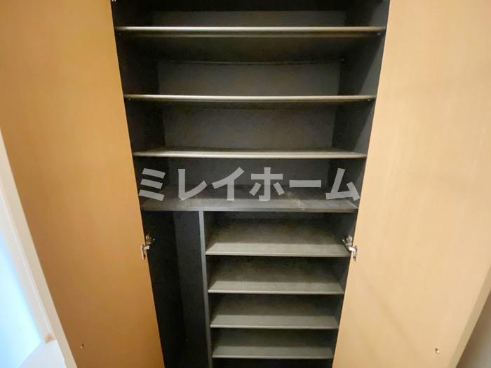 グリーンフラッツの玄関