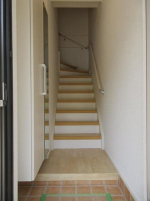 【玄関】 | エスペランサＢ０１６ | 明るい玄関です