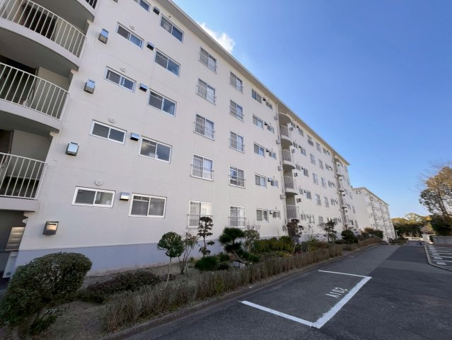 神陵台東住宅49号棟の外観