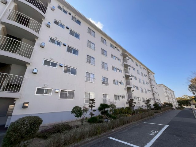 神陵台東住宅49号棟の外観