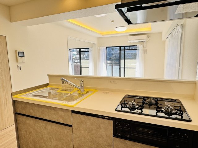 ダイアパレス京王堀之内壱番館のキッチン|～食洗機付き　食事後の食器洗いはお任せ、家族でゆっくりとくつろげます～