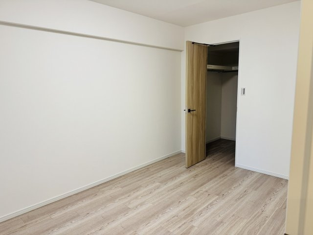 ダイアパレス京王堀之内壱番館の収納|～ウォークインクローゼットでお荷物がスッキリ収まります～