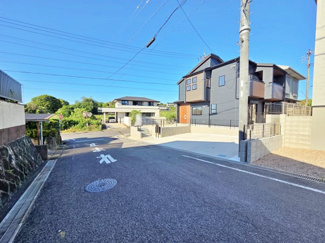 【前面道路含む現地写真】