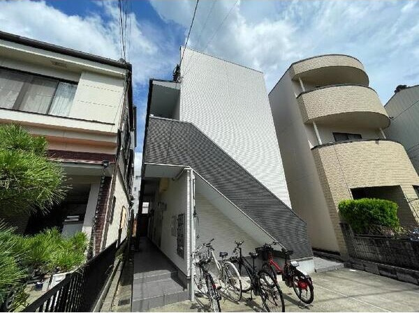 レヴレジールの外観