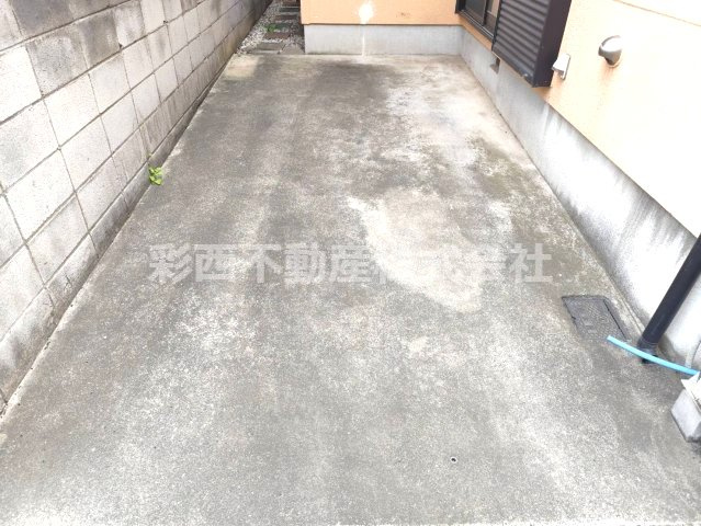東藤沢5丁目中古戸建～リフォーム中ですの駐車場
