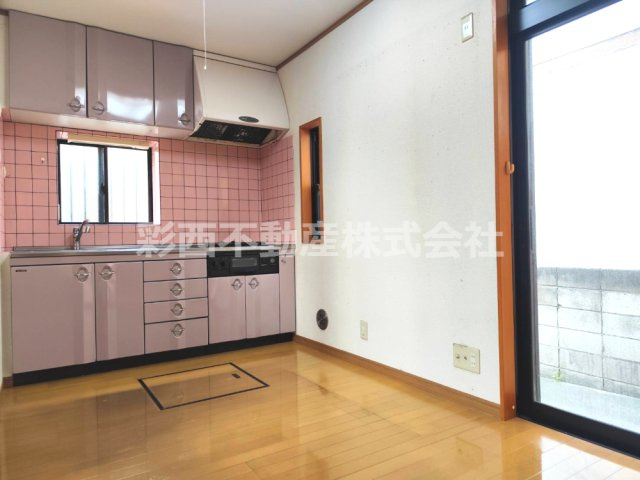 東藤沢5丁目中古戸建～リフォーム中ですの居間・リビング|床はワックスがけでピカピカです♪