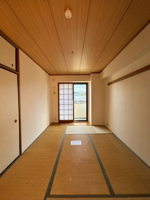 【和室】 | ベルフォーレ新百合ヶ丘 | 和室6帖☆南東向きバルコニーに繋がる落ち着くお部屋です！和室は冬場はコタツでほっこり♪夏は意外と涼しくて使い勝手がいいんですよ♪