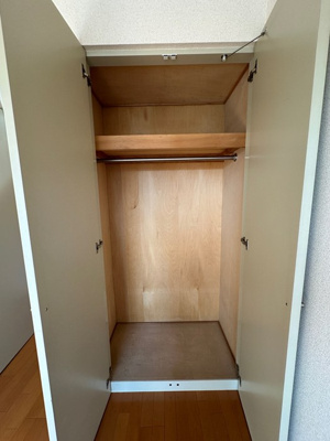 【収納】 | ベルフォーレ新百合ヶ丘 | 洋室のお部屋それぞれにクローゼットを完備しています！大切なお洋服もしわにならないようにハンガーがけができます☆