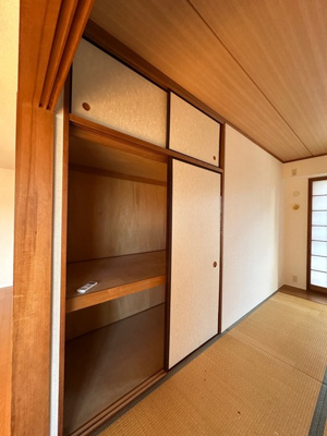 【収納】 | ベルフォーレ新百合ヶ丘 | 和室6帖のお部屋にある天袋付き押入れです！押入れは寝具など、かさ張りやすいものの収納にぴったり☆お部屋がすっきり片付きます♪