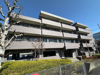 【外観】 | ベルフォーレ新百合ヶ丘 | 小田急線「新百合ヶ丘」駅まで徒歩圏内！鉄筋コンクリートの4階建てマンションです♪通勤通学はもちろん、お買い物やお出かけにもGood☆