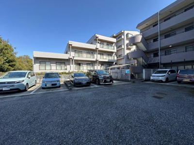 【駐車場】 | ベルフォーレ新百合ヶ丘 | いつでも目の届く敷地内に駐車場があります♪お車をお持ちのファミリーさんにオススメです☆