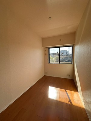 【洋室】 | ベルフォーレ新百合ヶ丘 | 南西向き洋室3.9帖☆ベッドを置いて寝室にするのもオススメです☆洋室なのでお手入れもラクラク～♪