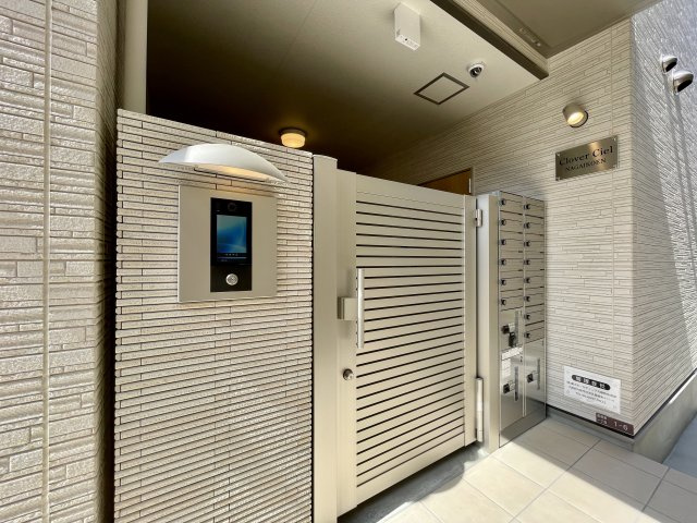 クローバー・シエル長居公園のエントランス