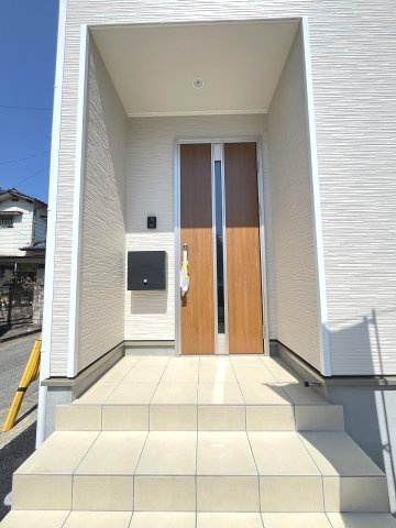 【玄関】 | 福岡市早良区有田2丁目第7　3号棟（全4棟）【仲介手数料無料・0円】 | 現地写真。