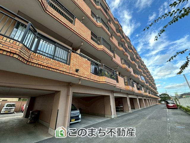 グランドハイツ鶴田の駐車場