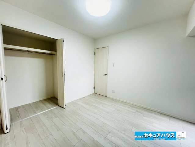 【本日ご案内可能】ダイアパレス日進の洋室|【洋室】
◆広々とした居住空間は日々の暮らしを彩り、心のやすらぎと満足感を与えてくれます。通風と採光を考慮した設計は子供たちはのびのび育ち、家族でくつろぎと団らんを生み出します。　　　　　　　　　　　