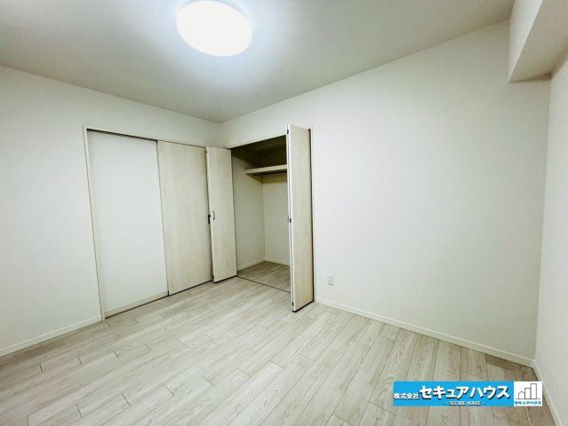 【本日ご案内可能】ダイアパレス日進の洋室|【洋室】
◆お子様のお部屋や主寝室、来客時の宿泊室、趣味のお部屋としてもご利用いただけます♪
◆白基調のシンプルなお部屋の為、家具の配置やレイアウトも自由に選ぶことができます。　　　　　　　　　　　　