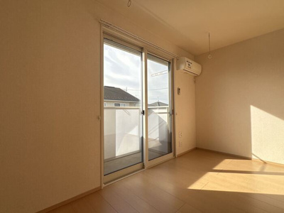 【居間・リビング】 | エクレール下栗 Ｃ | シャッター窓