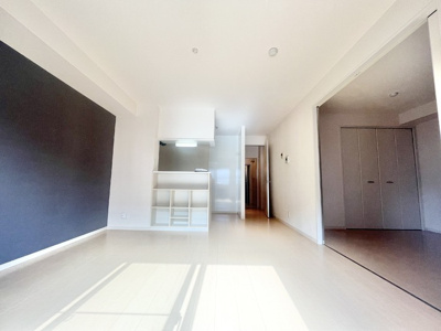 【居間・リビング】 | メゾンド城東 | ＬＤＫ（別角度）