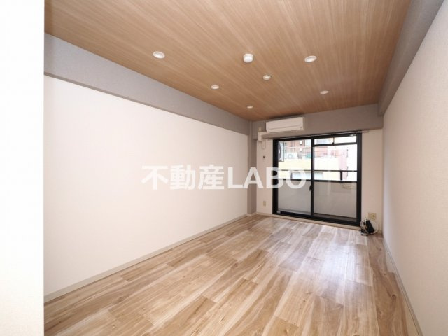オレンジコート西心斎橋の居間・リビング