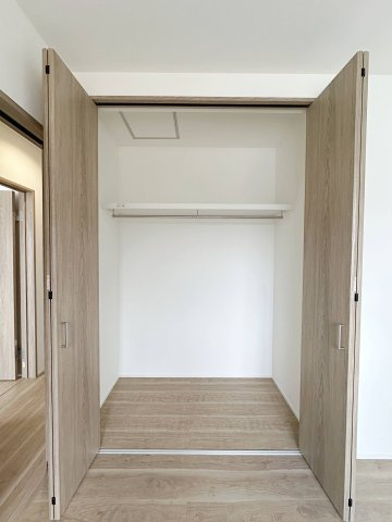 安佐南区上安7丁目 No.10の収納|全居室収納☆
5.2帖洋室のクローゼットです♪