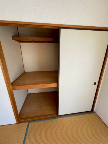 久留米市国分町のアパートの収納