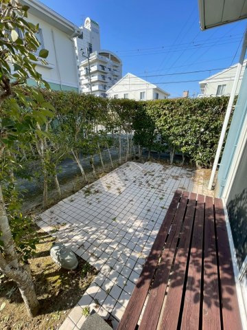 久留米市国分町のアパートの庭