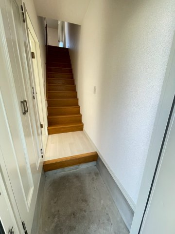 久留米市国分町のアパートの玄関