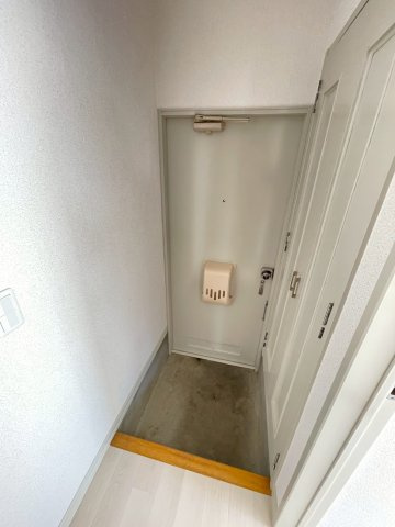 久留米市国分町のアパートの玄関