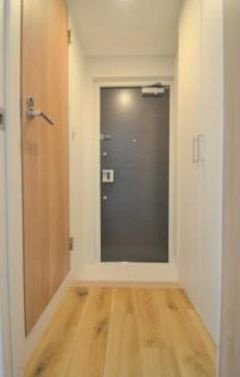 【玄関】 | トライム早稲田鶴巻町 | 明るい玄関です